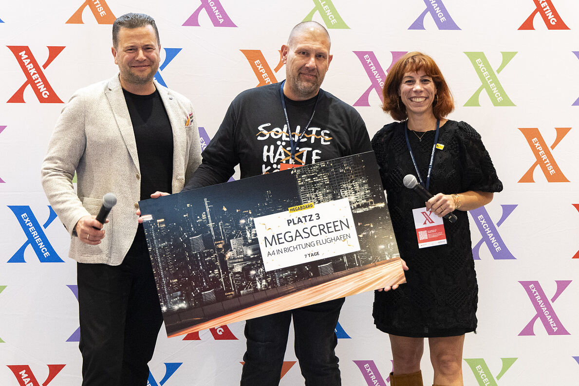 Bernhard Gily, medianet, Peter Rosenkranz, media4more, Sandra Machal-Hanzlovsky, MEGABOARD (v.l.) bei der Präsentation des Projekts auf der Marketing X 